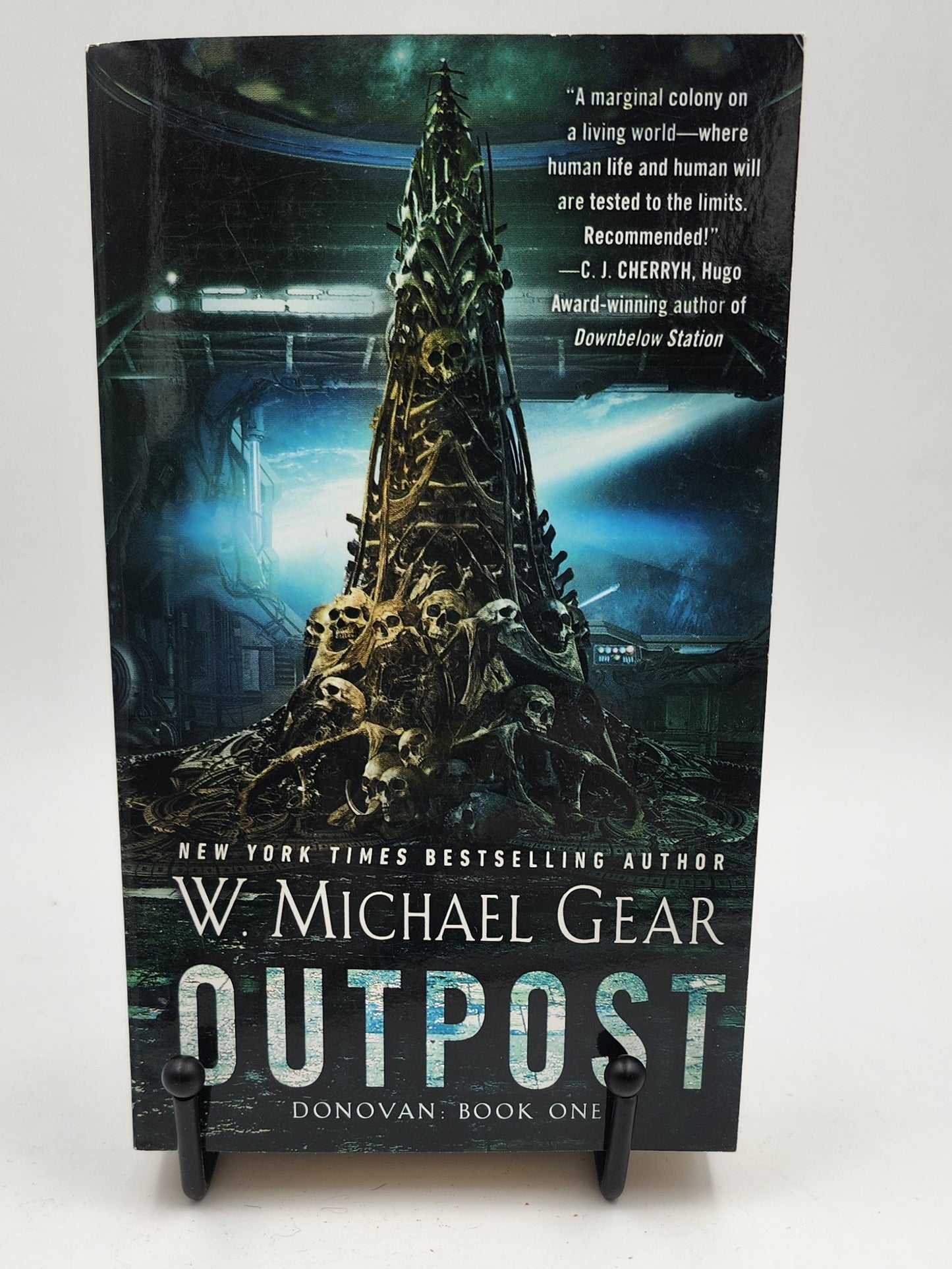 Outpost by W. Michael Gear (Donovan #1)