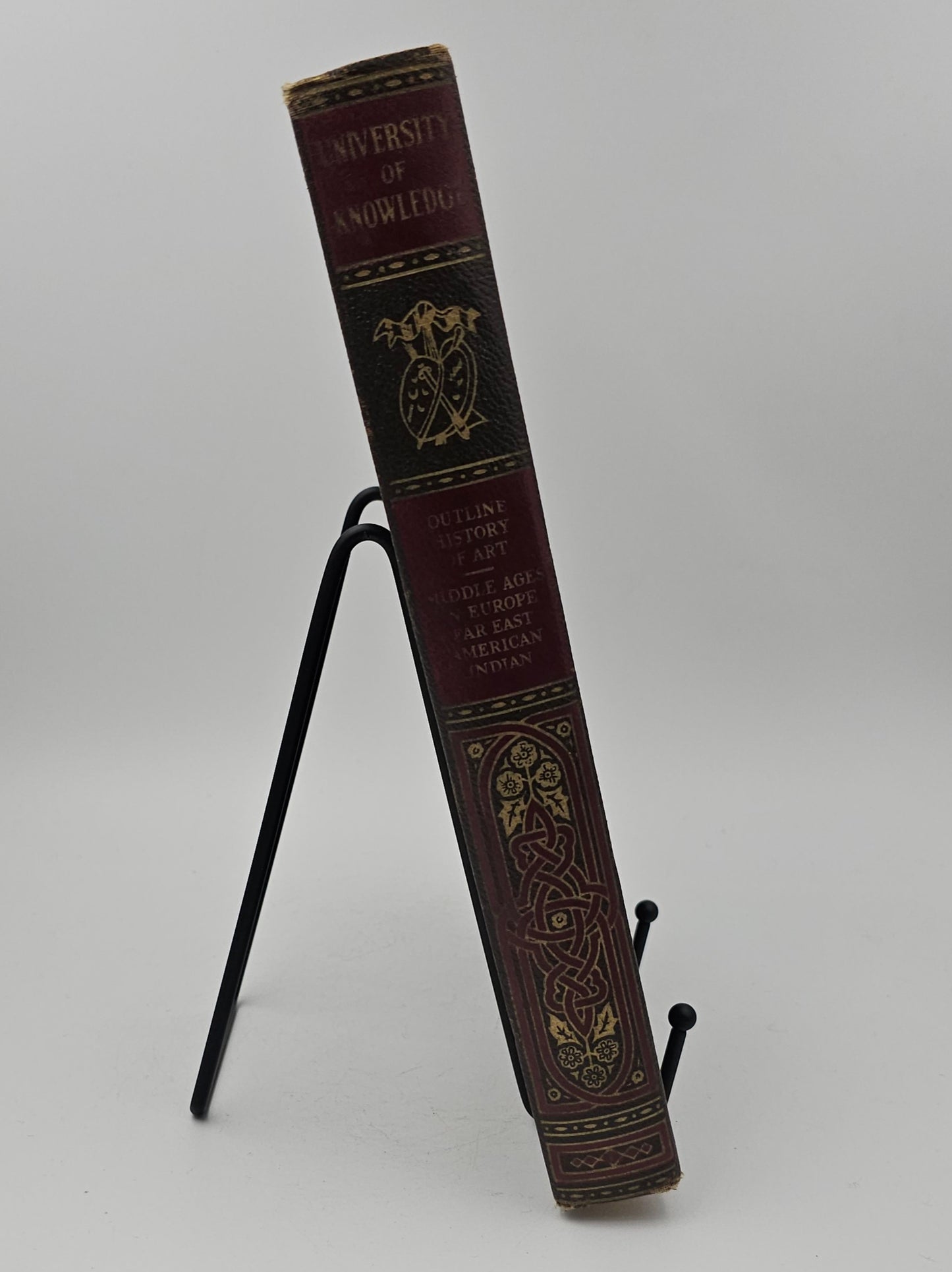 An Outline of History of Art: Art of the Middle Ages in Europe, of Island, in the Far East, and of the American Indians by Joseph Pijoan