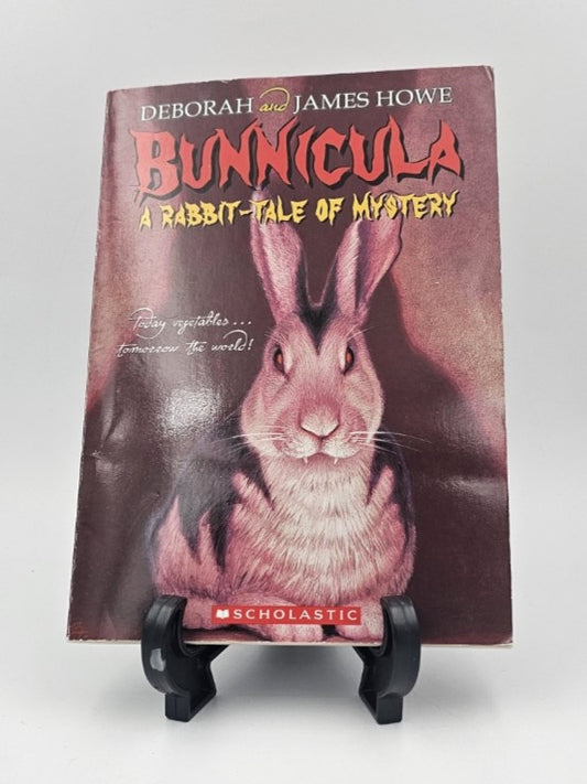 Bunnicula: A Rabbit-Tale of Mystery by Debprah and James Howe (Bunnicula #1)