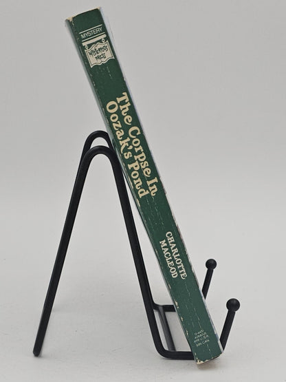 The Corpse in Oozak's Pond by Charlotte MacLeod (Peter Shandy #6)