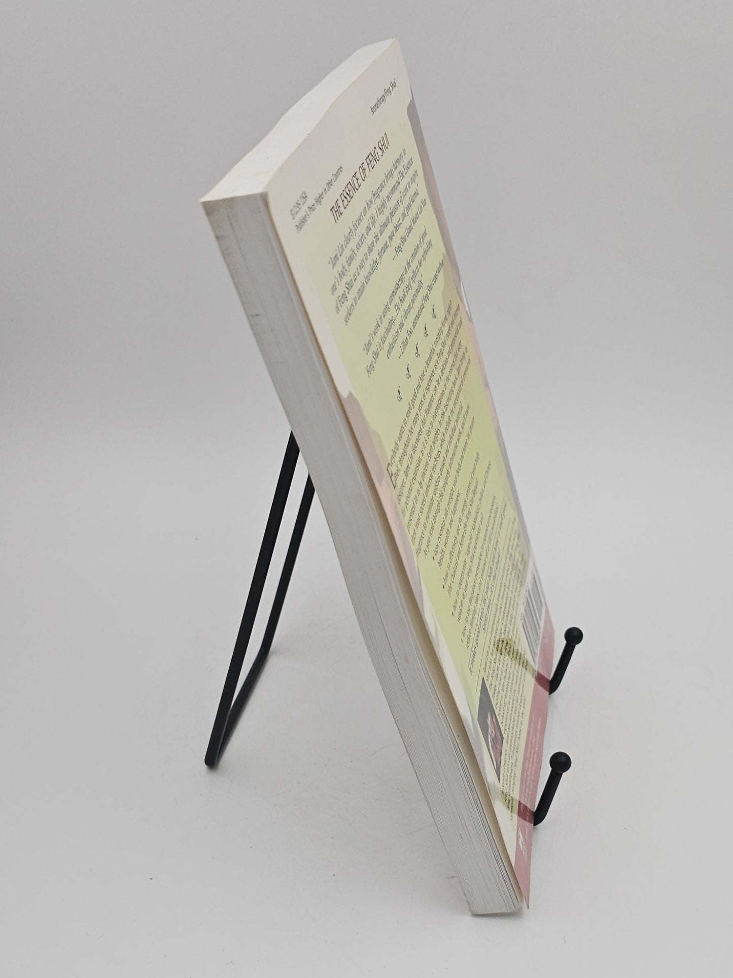 The Essence of Feng Shui: Balancing Your Body, Home, and Life With Fragrance by Jami Lin