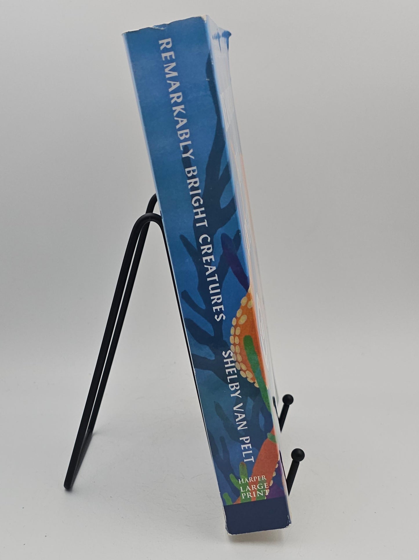 Remarkably Bright Creatures [Large Print] by Shelby Van Pelt